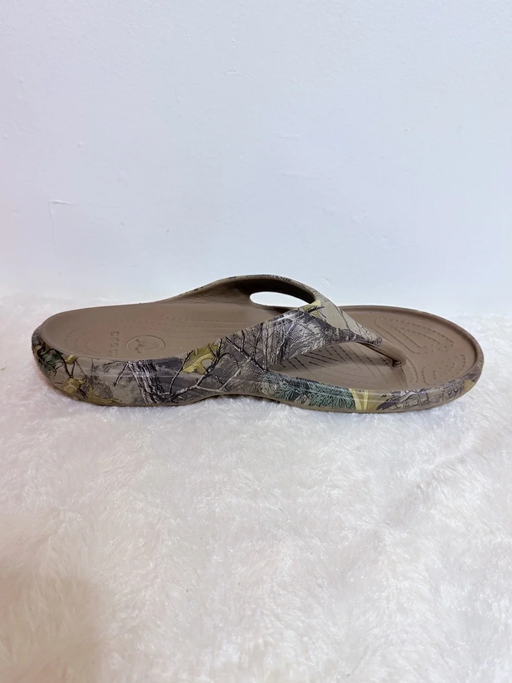 Crocs Camo Flip Flop Sandals Black Men's Size 7 Womens Size 9